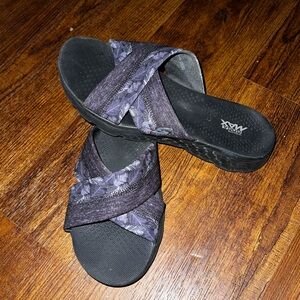 Sketchers On The Go 400 Goga Max Slide Sandals Black Tropical